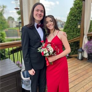 PROM DRESS: windsor red prom dress girls small comment for measurements